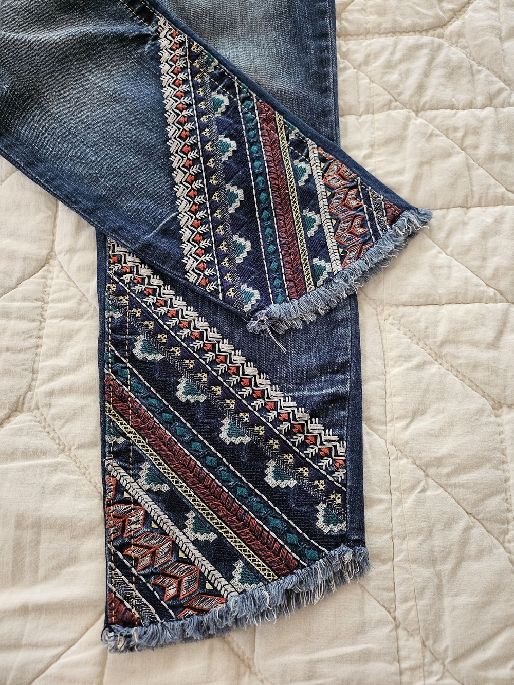 Miss Me Embroidered Cuffs 'Signature Ankle Skinny' Distressed Jeans - Size 30 - Picture 3 of 10